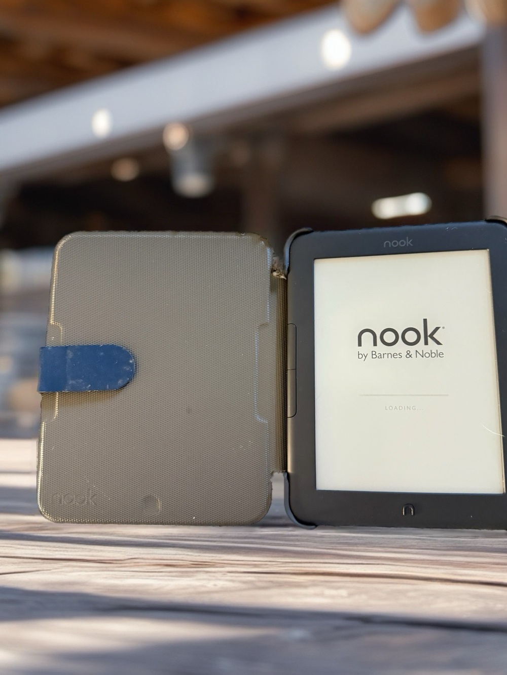 Barnes & Noble Nook e-Reader with Gray Case and Blue Tab w glow 25 mg